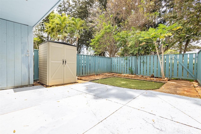 95-312 Kahikinui Ct Unit 213, Mililani, HI 96789 - fenced backyard with a patio and a storage shed