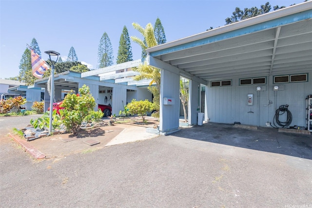 95-312 Kahikinui Ct Unit 213, Mililani, HI 96789 - view of front facade with a carport and driveway