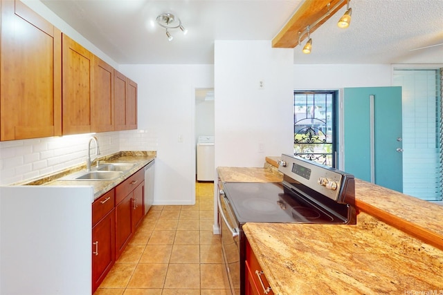 95-312 Kahikinui Ct Unit 213, Mililani, HI 96789 - kitchen with appliances with stainless steel finishes, washer / clothes dryer, tasteful backsplash, light tile patterned floors, and light countertops