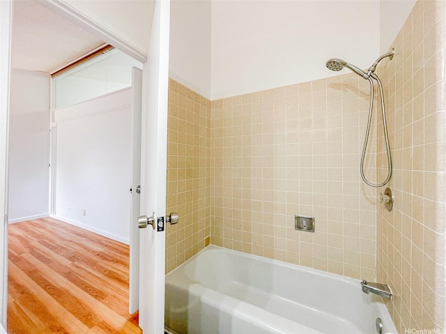 95-312 Kahikinui Ct Unit 213, Mililani, HI 96789 - full bath featuring shower / washtub combination and wood finished floors