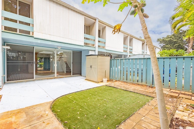 95-312 Kahikinui Ct Unit 213, Mililani, HI 96789 - view of yard with stairway and a patio area