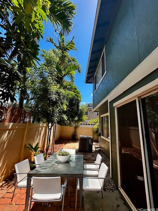 91-280 Makalea St Unit 23, Ewa Beach, HI 96706 - fenced backyard featuring a patio area and outdoor dining space