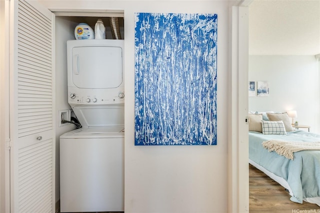 801 S St Unit 3822, Honolulu, HI 96813 - laundry area featuring stacked washing machine and dryer and wood finished floors