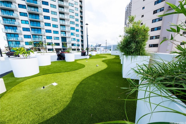 615 Keawe St Unit 3207, Honolulu, HI 96813 - view of home's community with a putting area