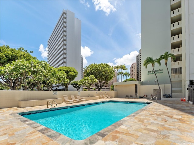 1160 Ala Napunani St Unit 1407, Honolulu, HI 96818 - community pool with a patio
