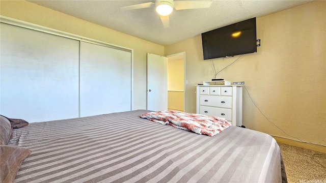 98-441 Kaonohi St Unit 35-3, Aiea, HI 96701 - bedroom featuring carpet flooring, a closet, and a ceiling fan