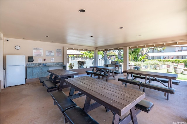 91-985 Puahala St Unit 42R, Ewa Beach, HI 96706 - view of patio / terrace with outdoor dining space and a sink