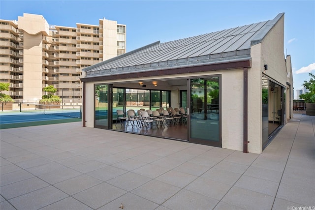 1717 Mott Smith Dr Unit 2212, Honolulu, HI 96822 - view of patio / terrace featuring a tennis court