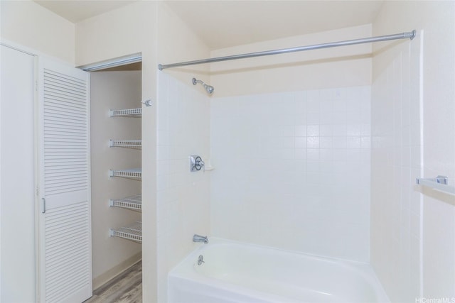 91-1093 Namahoe St Unit 5E, Kapolei, HI 96707 - full bath featuring washtub / shower combination, wood finished floors, and a closet