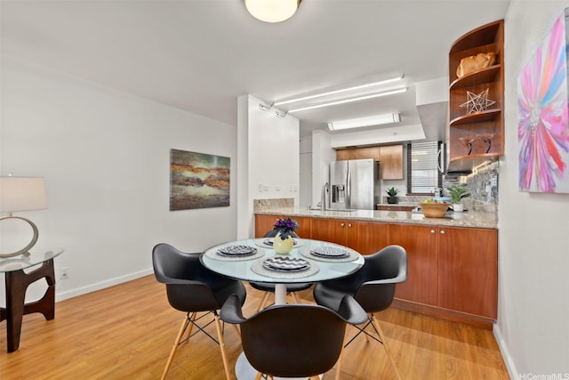 990 Ala Nanala St Unit 35B, Honolulu, HI 96818 - dining room featuring light wood-type flooring and baseboards