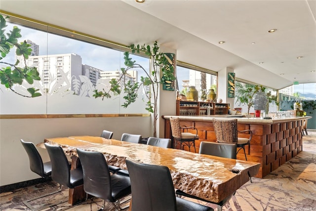 2045 Kalakaua Ave Unit 403, Honolulu, HI 96815 - dining area with lofted ceiling, a bar, and recessed lighting