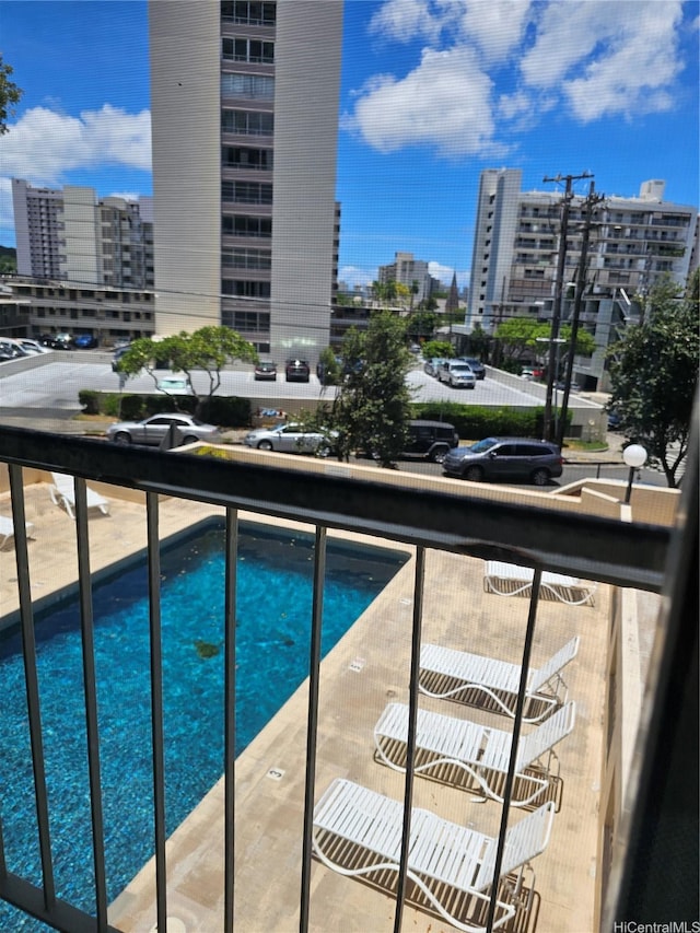 1702 Kewalo St Unit 204, Honolulu, HI 96822 - view of swimming pool featuring a view of city