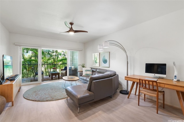 437 Kailua Rd Unit 6107, Kailua, HI 96734 - living area featuring light wood-style floors, an office area, and a ceiling fan