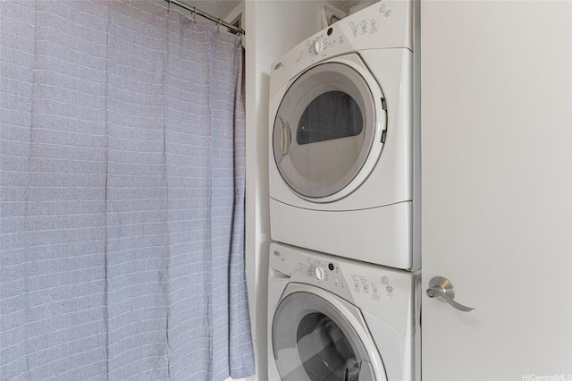 775 Kinalau Pl Unit 1806, Honolulu, HI 96813 - washroom featuring stacked washing machine and dryer