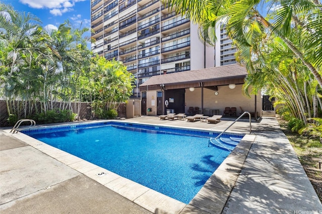 775 Kinalau Pl Unit 1806, Honolulu, HI 96813 - community pool with a patio area