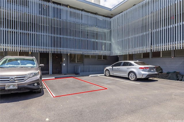1605 Pensacola St Unit 104, Honolulu, HI 96822 - view of uncovered parking lot