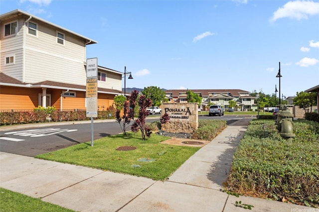 642 Kakala St Unit 1311, Kapolei, HI 96707 - surrounding community featuring a residential view and a lawn