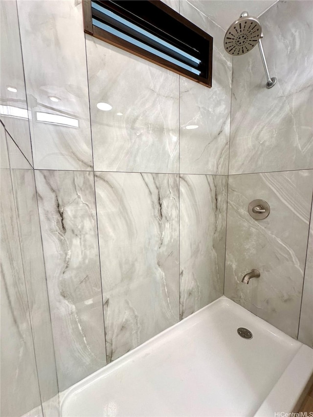 57-68 Eleku Kuilima Pl Unit 657, Kahuku, HI 96731 - full bathroom featuring tiled shower
