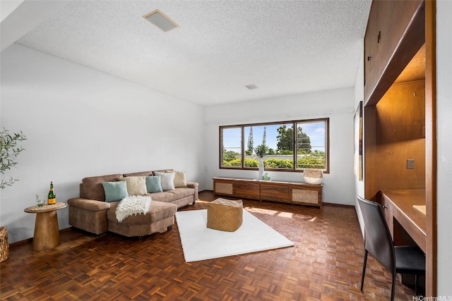 46-478 Haiku Plantations Dr, Kaneohe, HI 96744 - living area with a textured ceiling