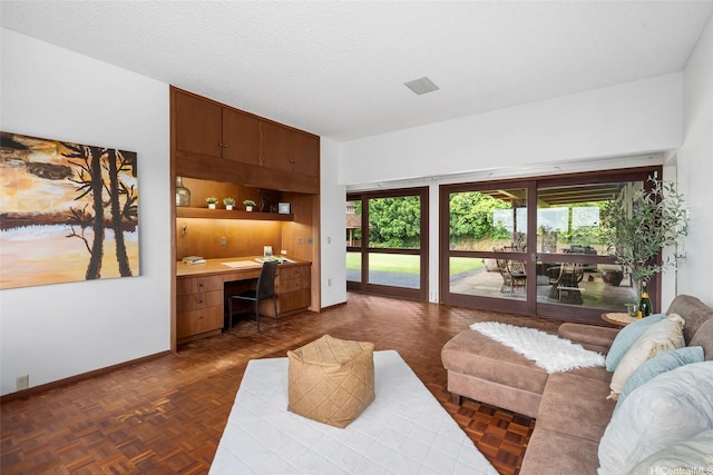 46-478 Haiku Plantations Dr, Kaneohe, HI 96744 - living room with built in study area and baseboards