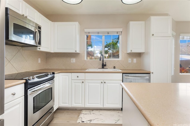 91-2070 Kaioli St Unit 4404, Ewa Beach, HI 96706 - kitchen with appliances with stainless steel finishes, light wood-style floors, light countertops, and tasteful backsplash