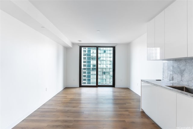 987 Queen St Unit 2308, Honolulu, HI 96814 - unfurnished dining area with wood finished floors and a sink