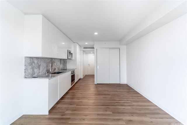 987 Queen St Unit 2308, Honolulu, HI 96814 - kitchen featuring appliances with stainless steel finishes, white cabinetry, light countertops, modern cabinets, and recessed lighting