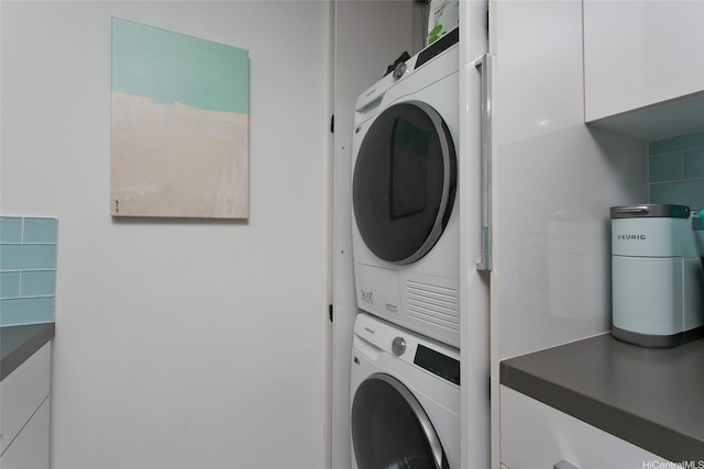 320 Liliuokalani Ave Unit 602, Honolulu, HI 96815 - laundry room featuring stacked washing machine and dryer
