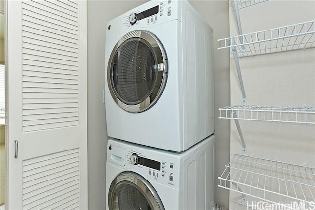 455 Kailua Rd Unit 4204, Kailua, HI 96734 - laundry room with estacked washer and dryer