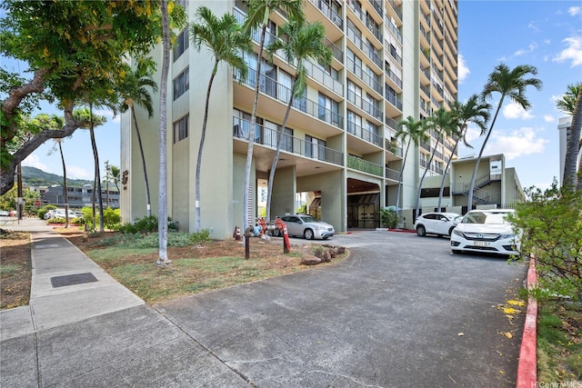 1561 Pensacola St Unit 1104, Honolulu, HI 96822 - view of apartment building / complex featuring uncovered parking