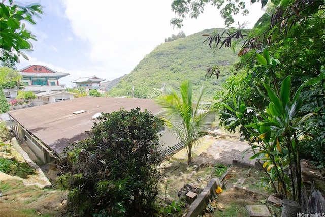 2410 Halenoho Pl, Honolulu, HI 96816 - view of yard featuring a mountain view