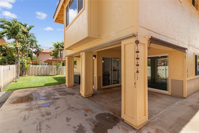 91-1186 Namahoe St, Kapolei, HI 96707 - fenced backyard with a patio area
