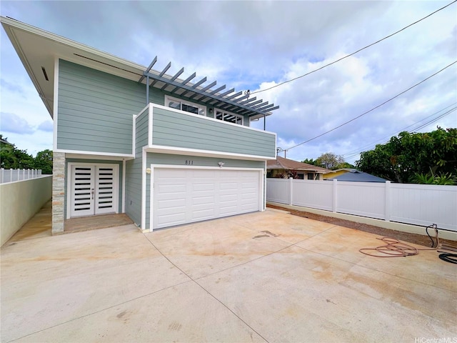 811 20th Ave, Honolulu, HI 96816 - garage with driveway