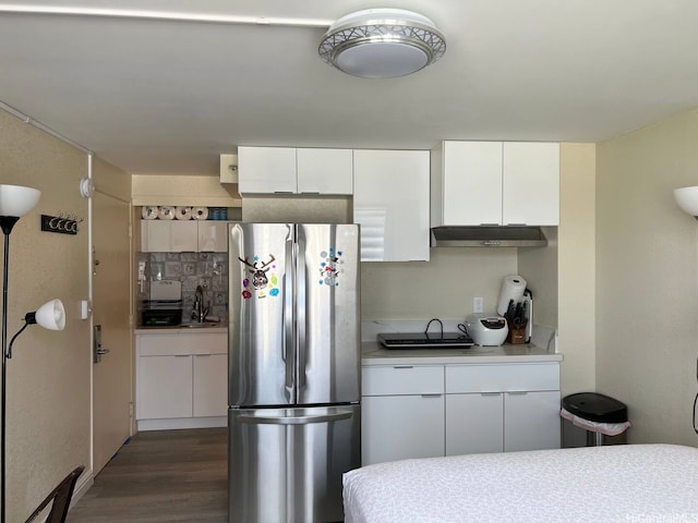 444 Niu St Unit 2906, Honolulu, HI 96815 - kitchen featuring freestanding refrigerator, under cabinet range hood, tasteful backsplash, light countertops, and white cabinetry