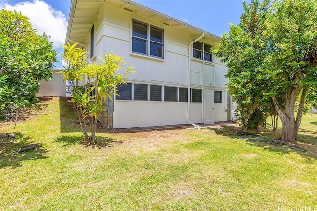 101 Kawananakoa Pl, Honolulu, HI 96817 - rear view of property with a yard