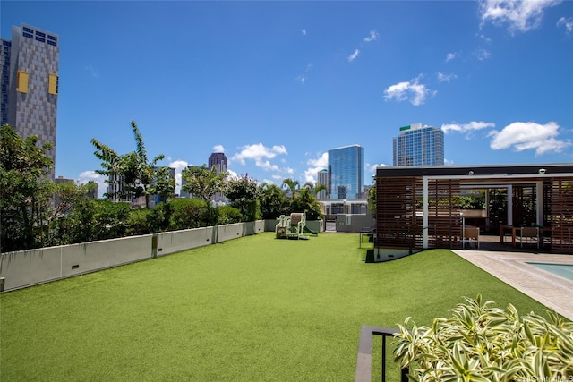 987 Queen St Unit 1512, Honolulu, HI 96814 - view of yard with a view of city