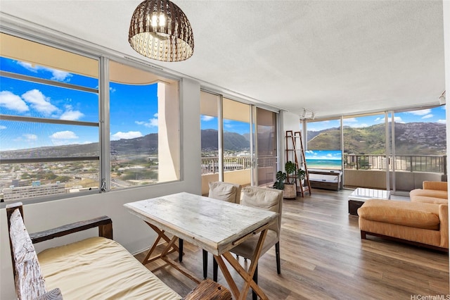 2825 S King St Unit 2504, Honolulu, HI 96826 - sunroom featuring a chandelier