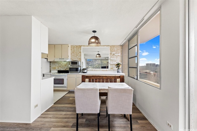 2825 S King St Unit 2504, Honolulu, HI 96826 - dining room with dark wood-style floors