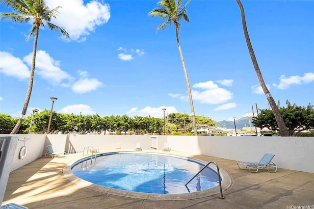 2825 S King St Unit 2504, Honolulu, HI 96826 - view of pool featuring a patio
