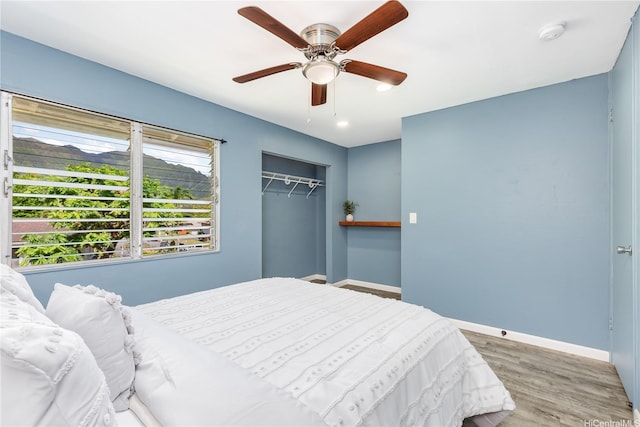47-366 Hui Iwa St Unit 71, Kaneohe, HI 96744 - bedroom with wood finished floors, ceiling fan, recessed lighting, and a closet