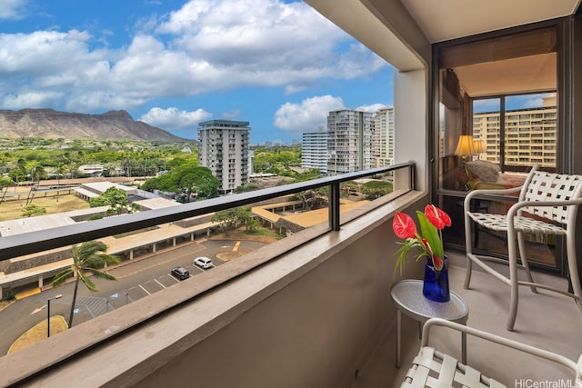 229 Paoakalani Ave Unit 1014, Honolulu, HI 96815 - balcony featuring a mountain view and a city view