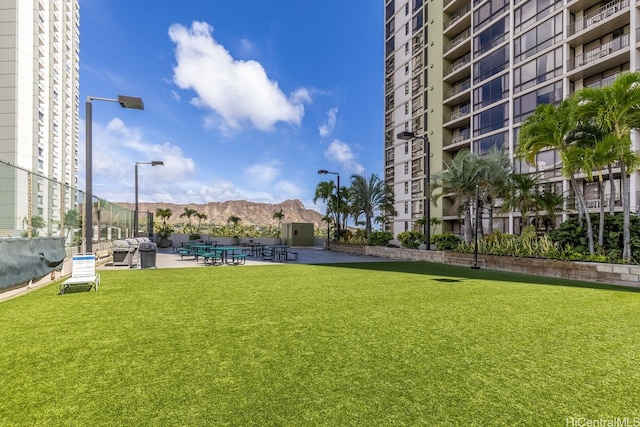 229 Paoakalani Ave Unit 1014, Honolulu, HI 96815 - view of property's community with a yard and a mountain view