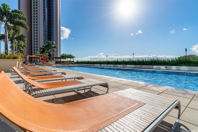 555 S St Unit 2303, Honolulu, HI 96813 - community pool with a patio
