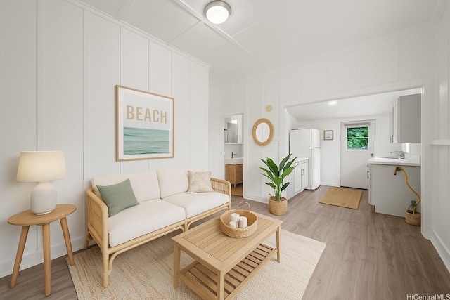 2963 Koali Rd Unit D, Honolulu, HI 96826 - living room with light wood-type flooring and a decorative wall