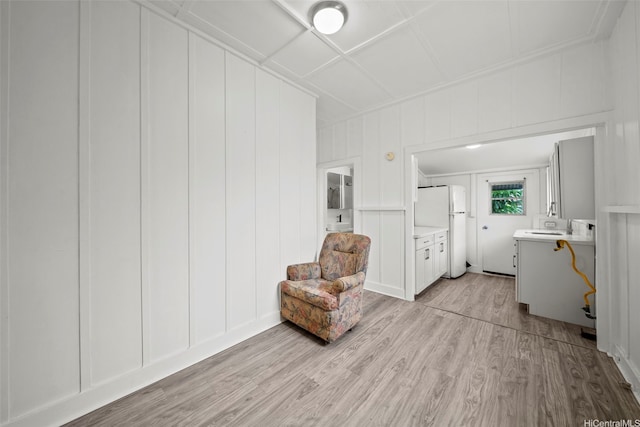 2963 Koali Rd Unit D, Honolulu, HI 96826 - living area with light wood-type flooring and a decorative wall