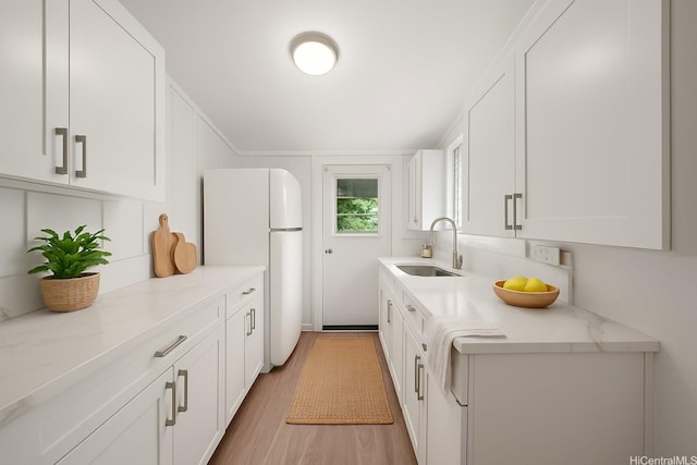 2963 Koali Rd Unit D, Honolulu, HI 96826 - washroom featuring a sink and light wood-style flooring