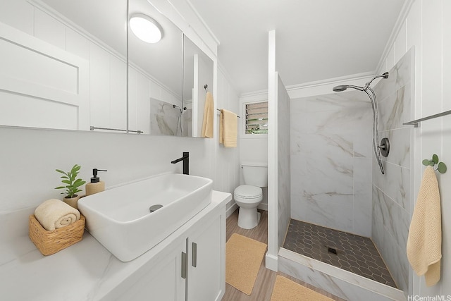 2963 Koali Rd Unit D, Honolulu, HI 96826 - bathroom with vanity, a tile shower, and crown molding