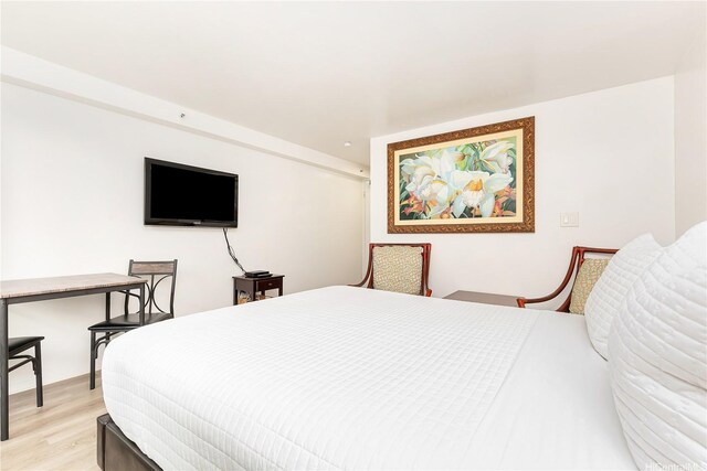 2450 Prince Edward St Unit 506A, Honolulu, HI 96815 - bedroom featuring light wood finished floors