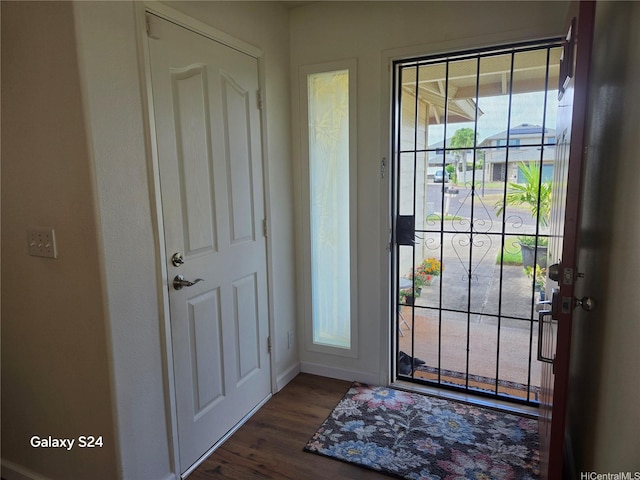 94-1008 Makakoa Loop, Waipahu, HI 96797 - entryway with dark wood finished floors and baseboards