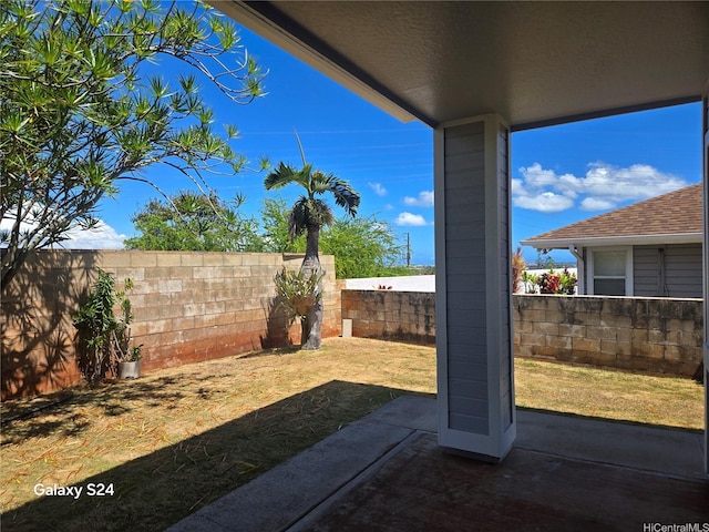 94-1060 Lelehu St, Waipahu, HI 96797 - fenced backyard with a patio area
